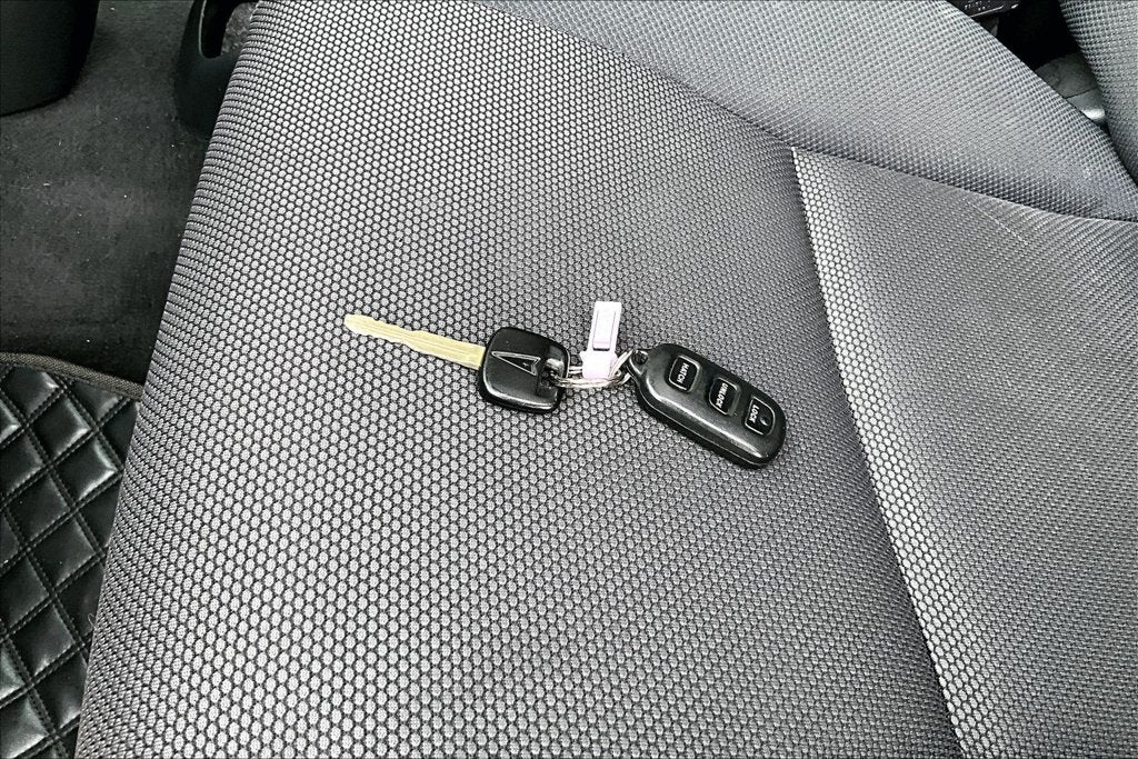 2004 Pontiac Vibe Base