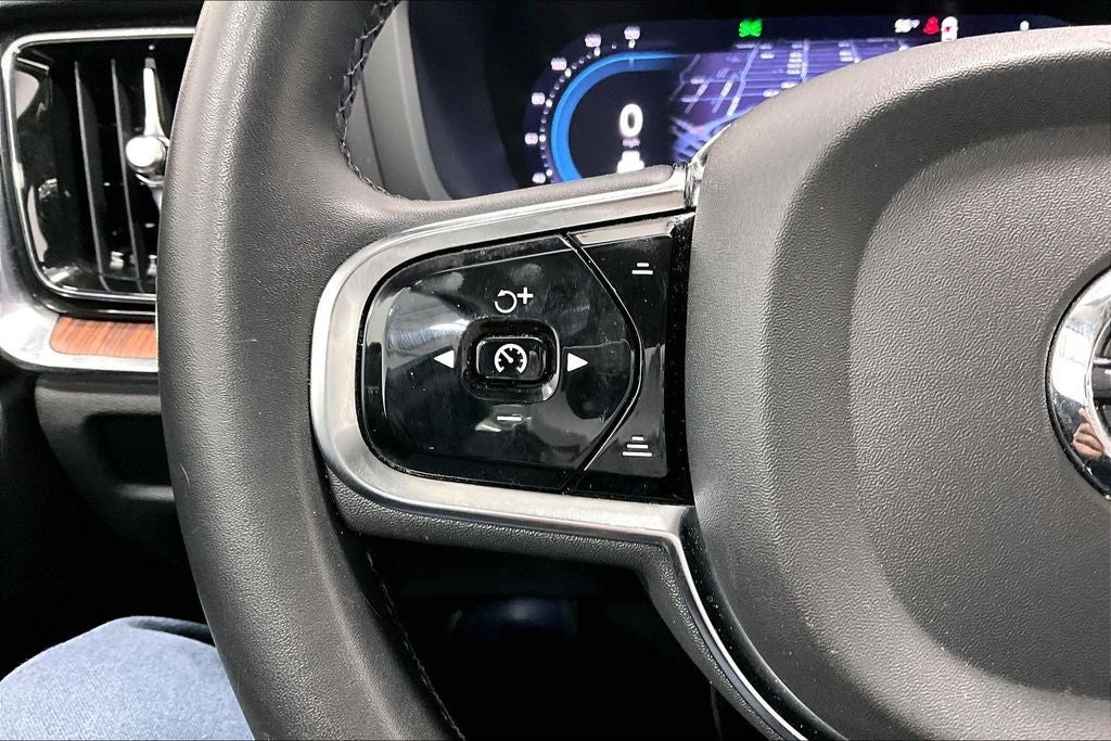 2024 Volvo S60 B5 Plus Dark Theme