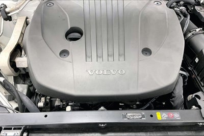 2024 Volvo S60 B5 Plus Dark Theme