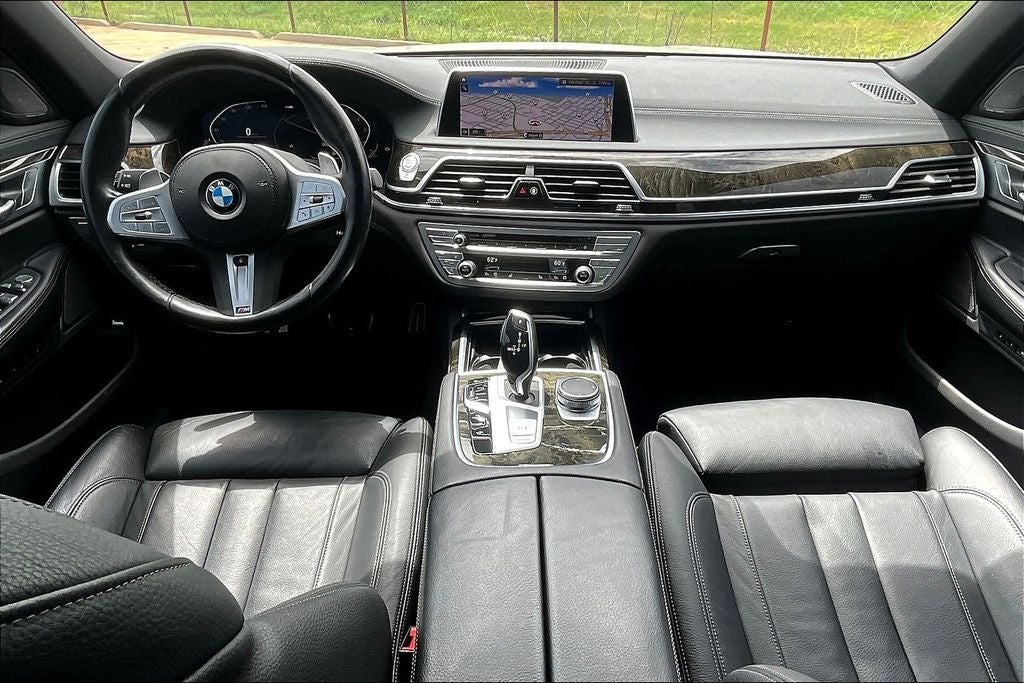2022 BMW 7 Series 740i