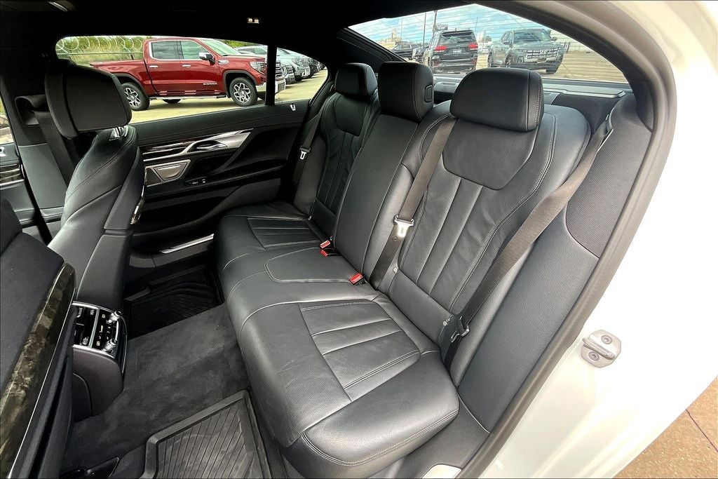 2022 BMW 7 Series 740i