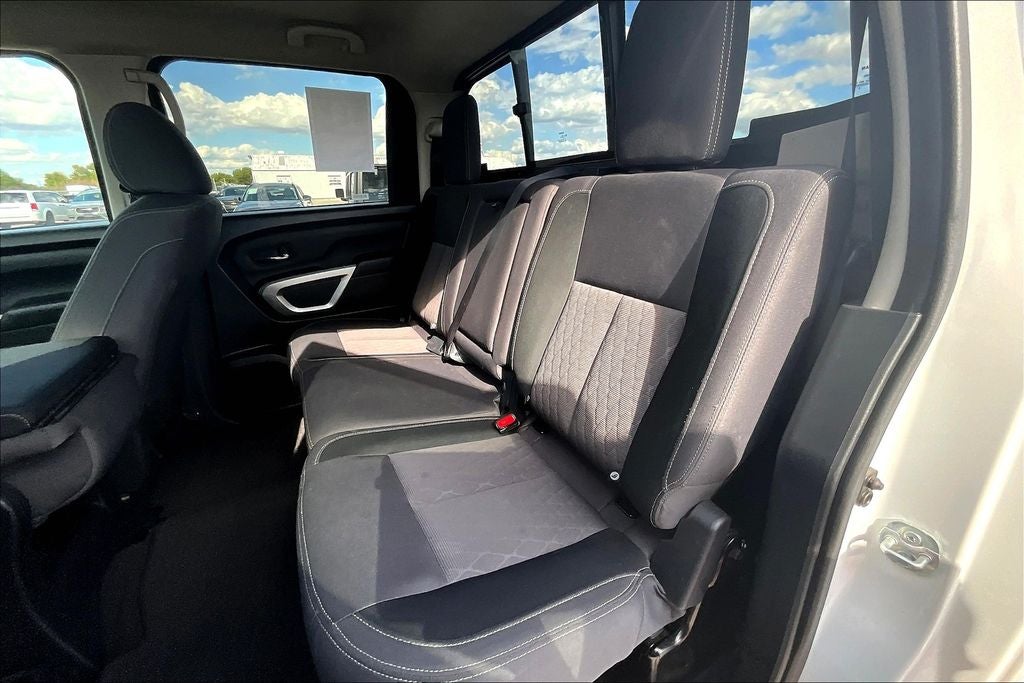 2023 Nissan Titan SV