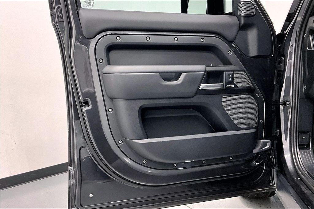 2024 Land Rover Defender 110 Carpathian Edition