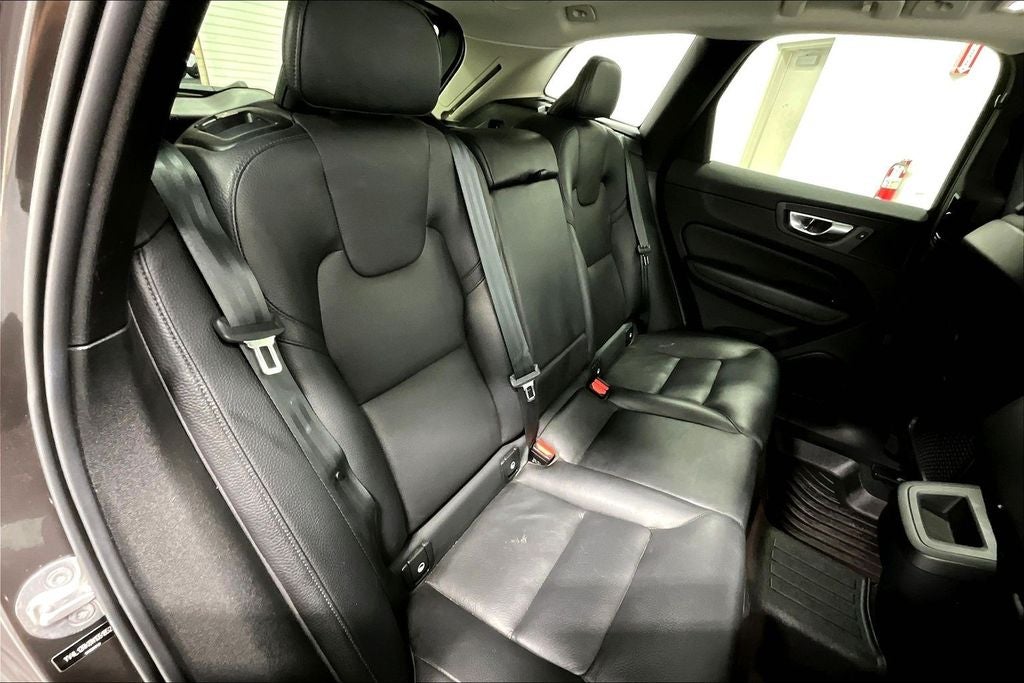 2022 Volvo XC60 B5 Momentum