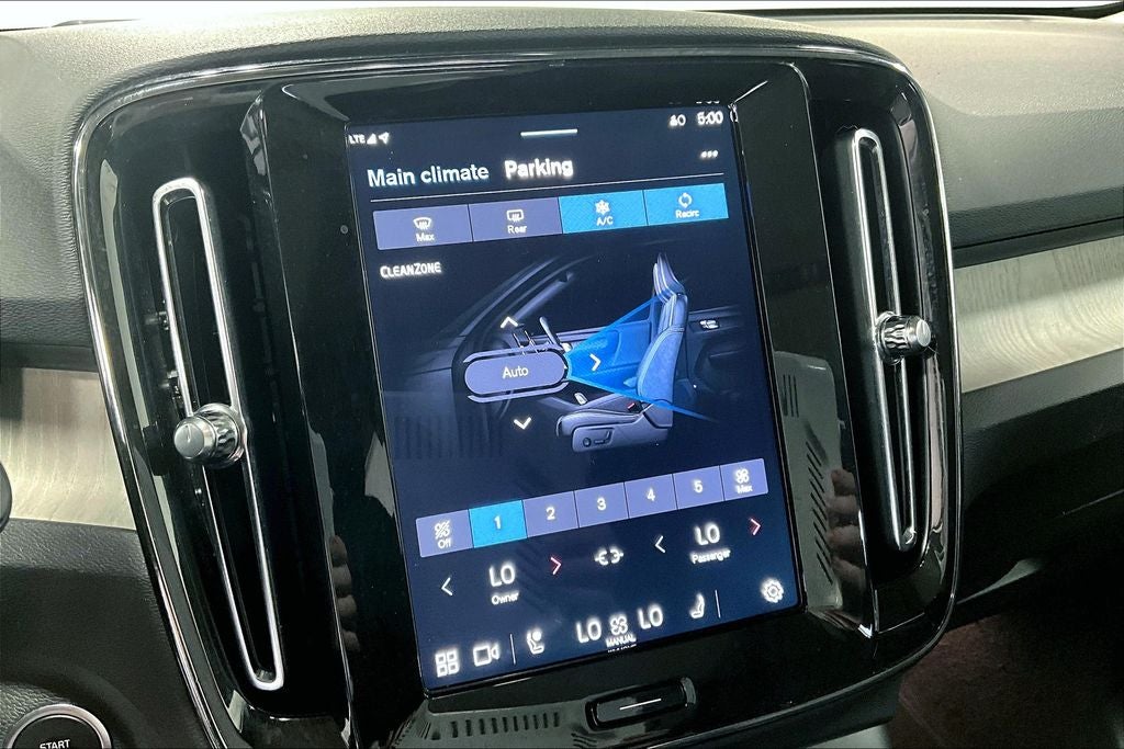 2024 Volvo XC40 B5 Plus Bright Theme