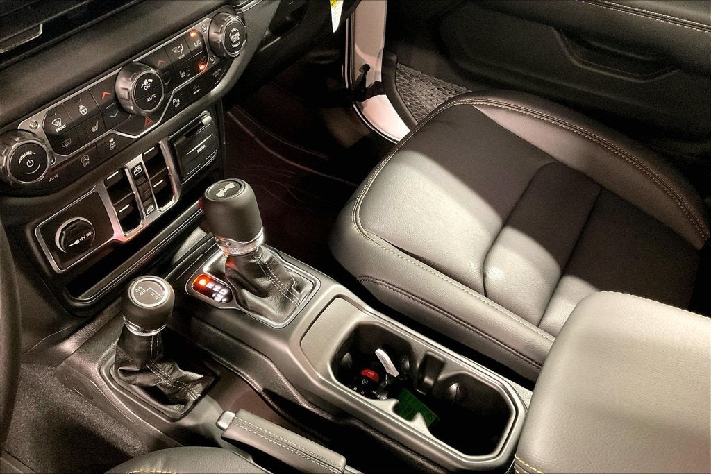 2027 Jeep Wrangler WRANGLER 4-DOOR SAHARA