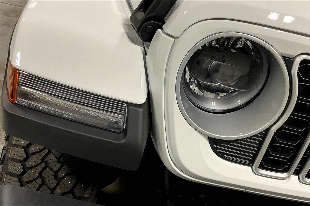 2027 Jeep Wrangler WRANGLER 4-DOOR SAHARA