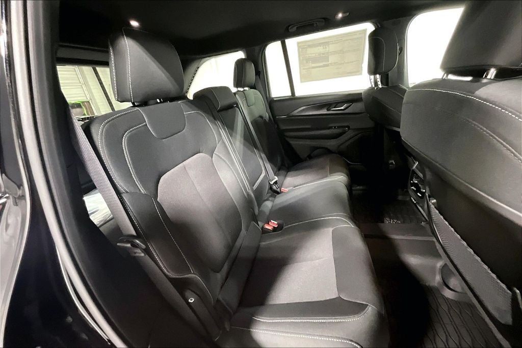 2026 Jeep Grand Cherokee GRAND CHEROKEE LAREDO X 4X2