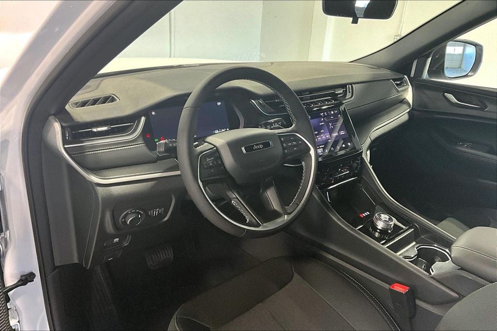 2025 Jeep Grand Cherokee GRAND CHEROKEE LAREDO X 4X2