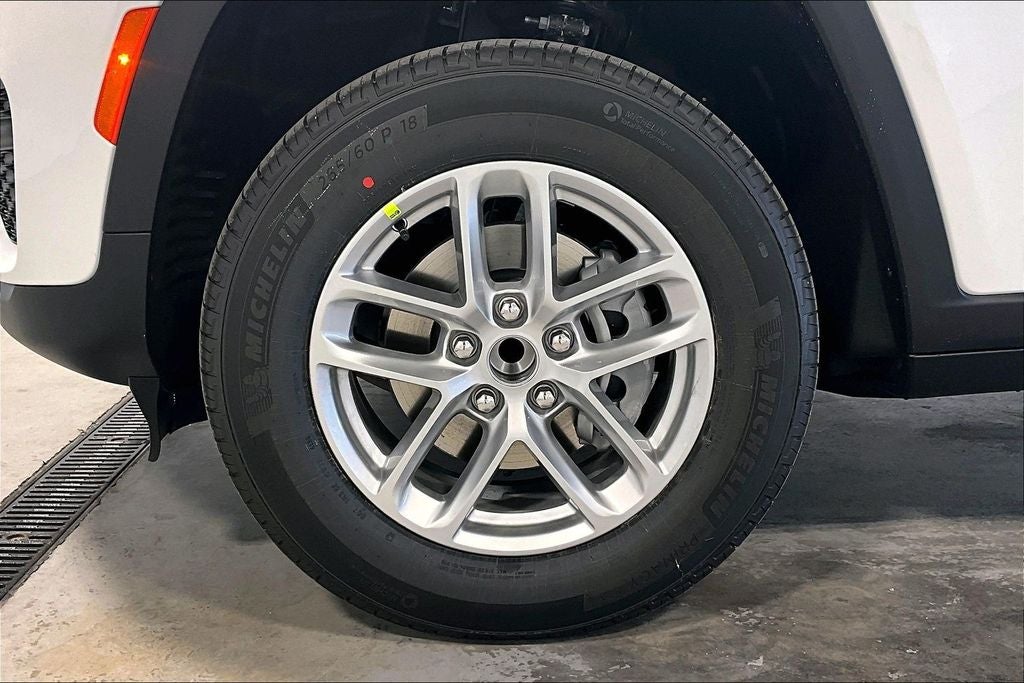 2025 Jeep Grand Cherokee GRAND CHEROKEE LAREDO X 4X2