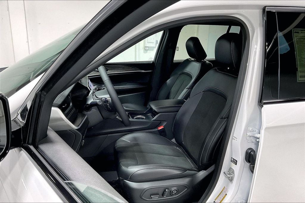 2026 Jeep Grand Cherokee GRAND CHEROKEE LAREDO ALTITUDE 4X2