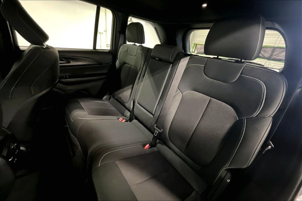 2024 Jeep Grand Cherokee Laredo 4x4