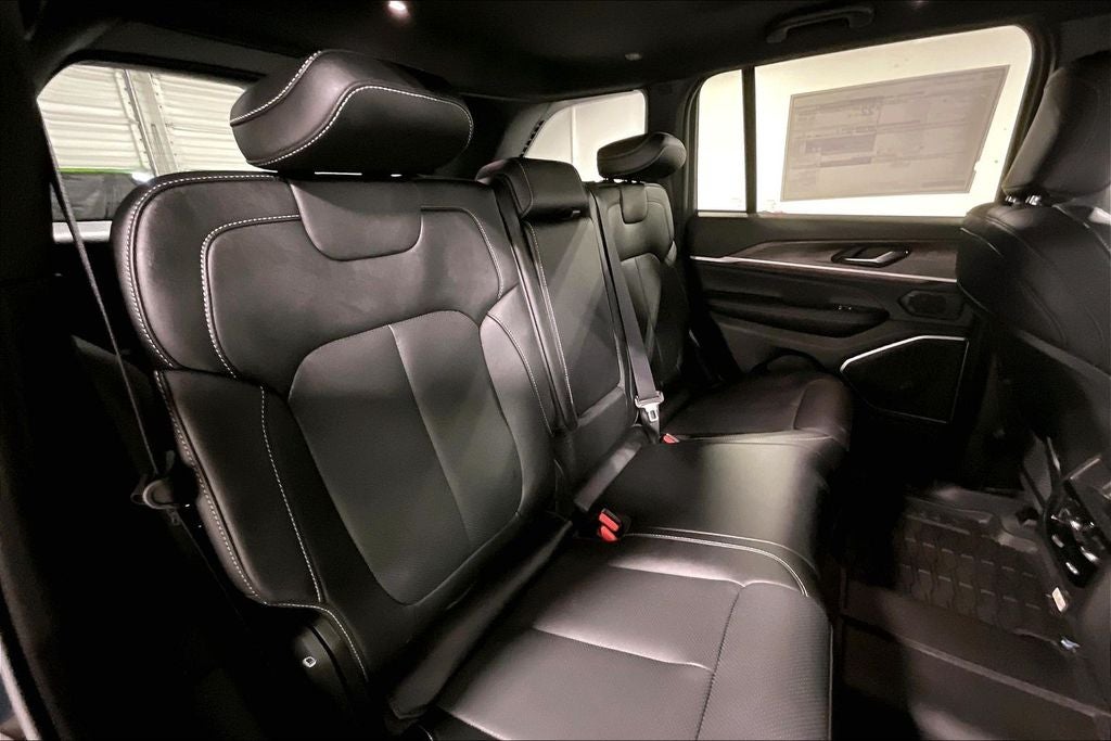 2027 Jeep Grand Cherokee GRAND CHEROKEE LIMITED RESERVE 4X4