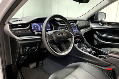 2023 Jeep Grand Cherokee L Laredo 4x2