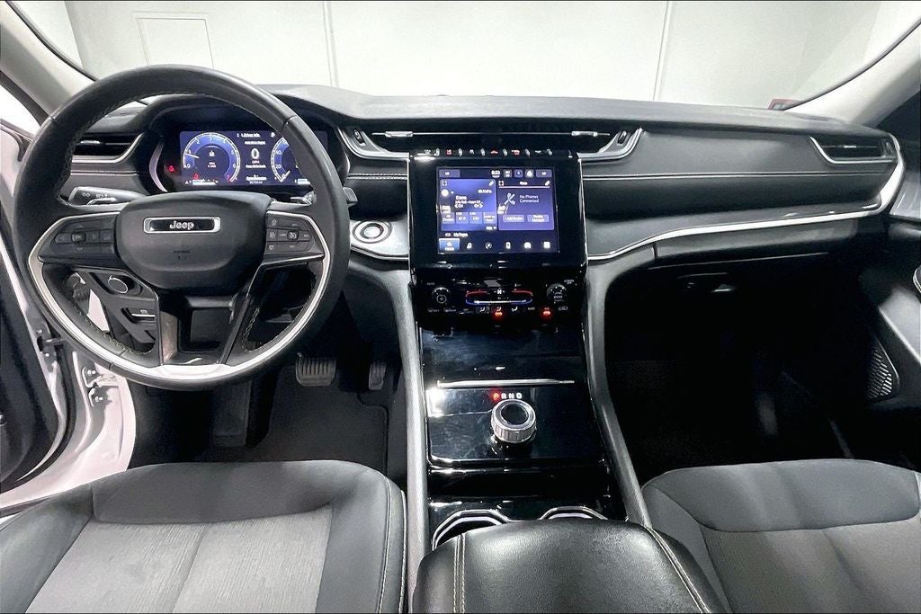 2023 Jeep Grand Cherokee L Laredo 4x2