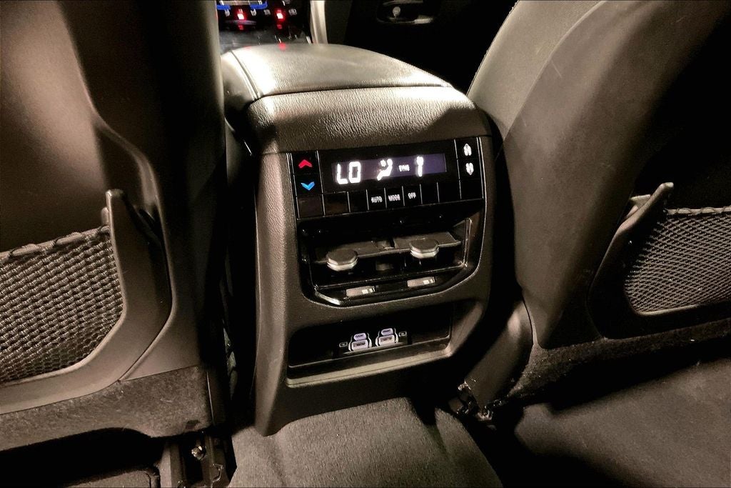 2023 Jeep Grand Cherokee L Laredo 4x2