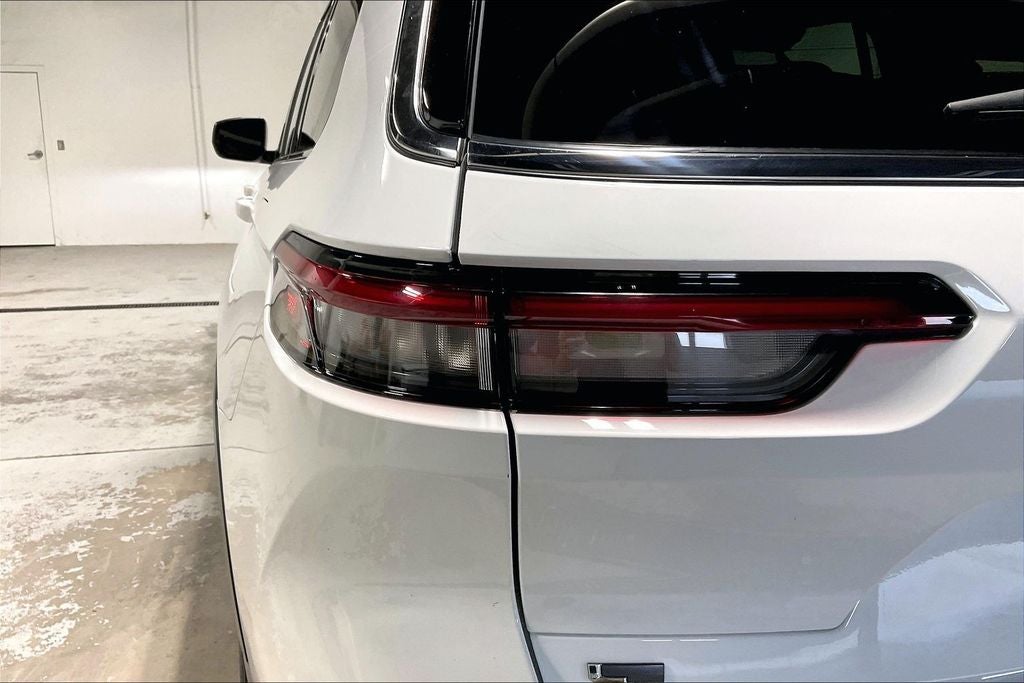 2023 Jeep Grand Cherokee L Laredo 4x2