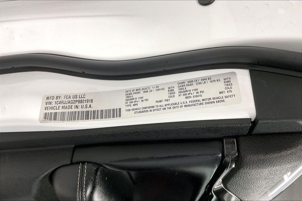 2023 Jeep Grand Cherokee L Laredo 4x2