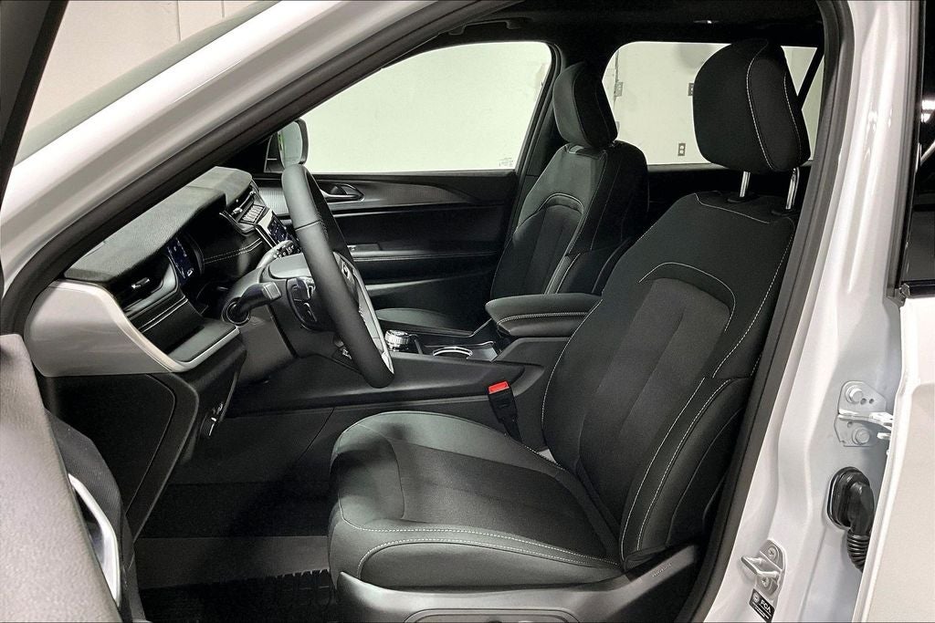 2026 Jeep Grand Cherokee GRAND CHEROKEE L LAREDO X 4X2