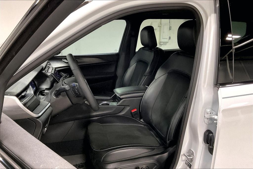 2025 Jeep Grand Cherokee L Altitude X 4x2