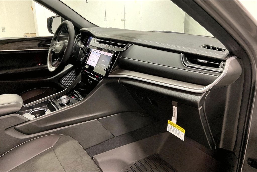 2027 Jeep Grand Cherokee GRAND CHEROKEE L LAREDO ALTITUDE 4X2
