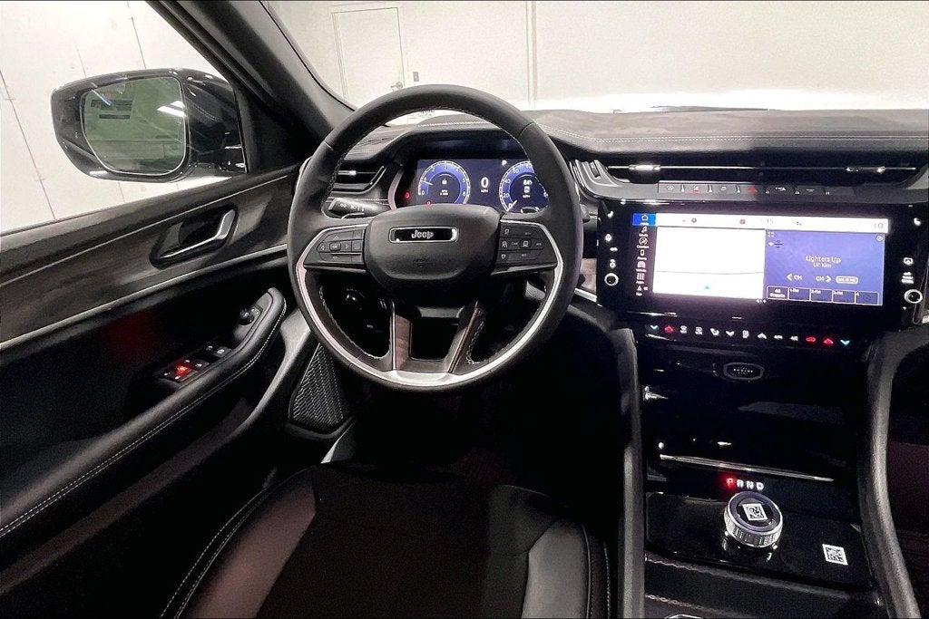 2027 Jeep Grand Cherokee GRAND CHEROKEE L LAREDO ALTITUDE 4X2