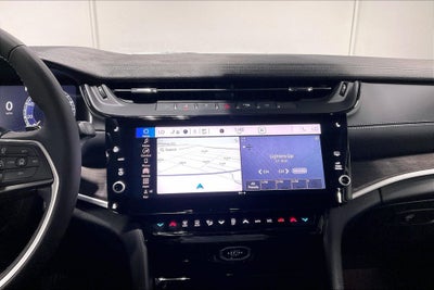 2027 Jeep Grand Cherokee GRAND CHEROKEE L LAREDO ALTITUDE 4X2