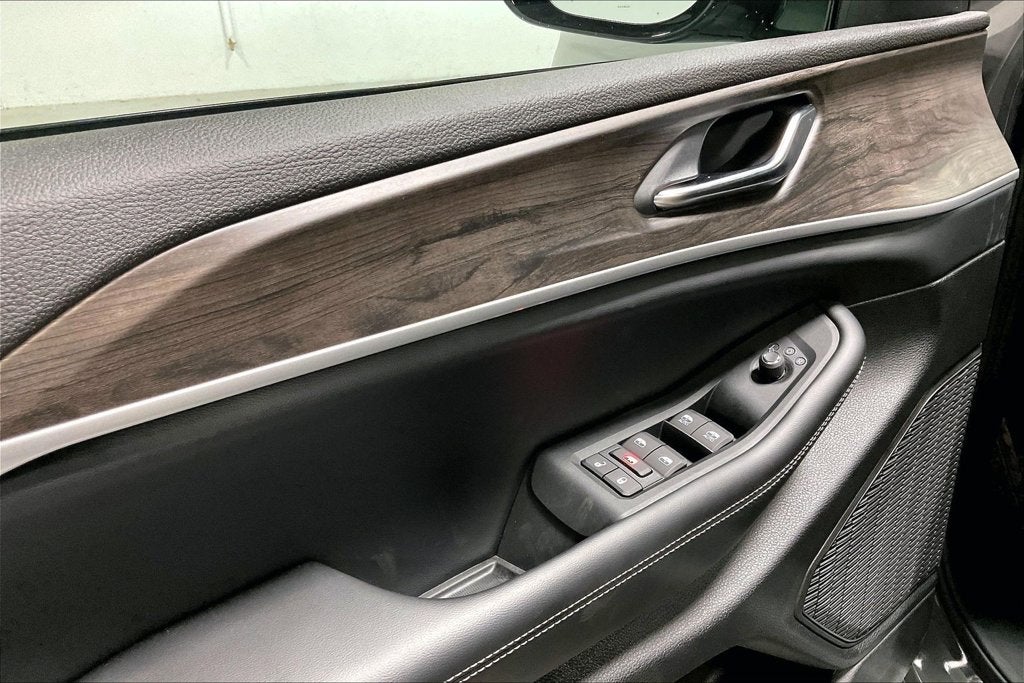 2027 Jeep Grand Cherokee GRAND CHEROKEE L LAREDO ALTITUDE 4X2