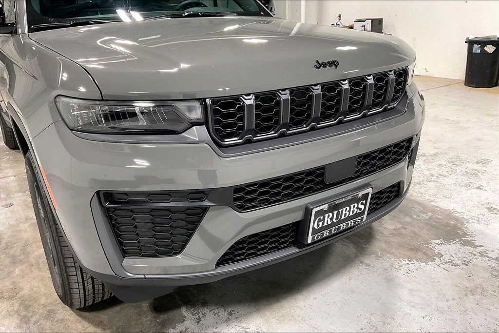 2027 Jeep Grand Cherokee GRAND CHEROKEE L LAREDO ALTITUDE 4X2