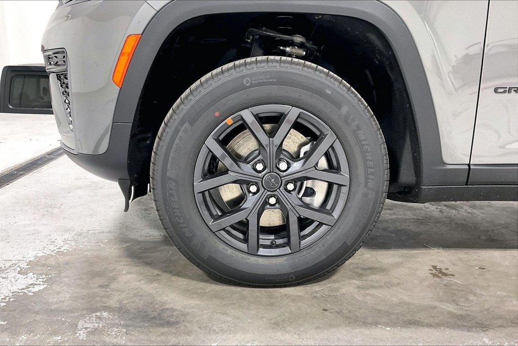2027 Jeep Grand Cherokee GRAND CHEROKEE L LAREDO ALTITUDE 4X2