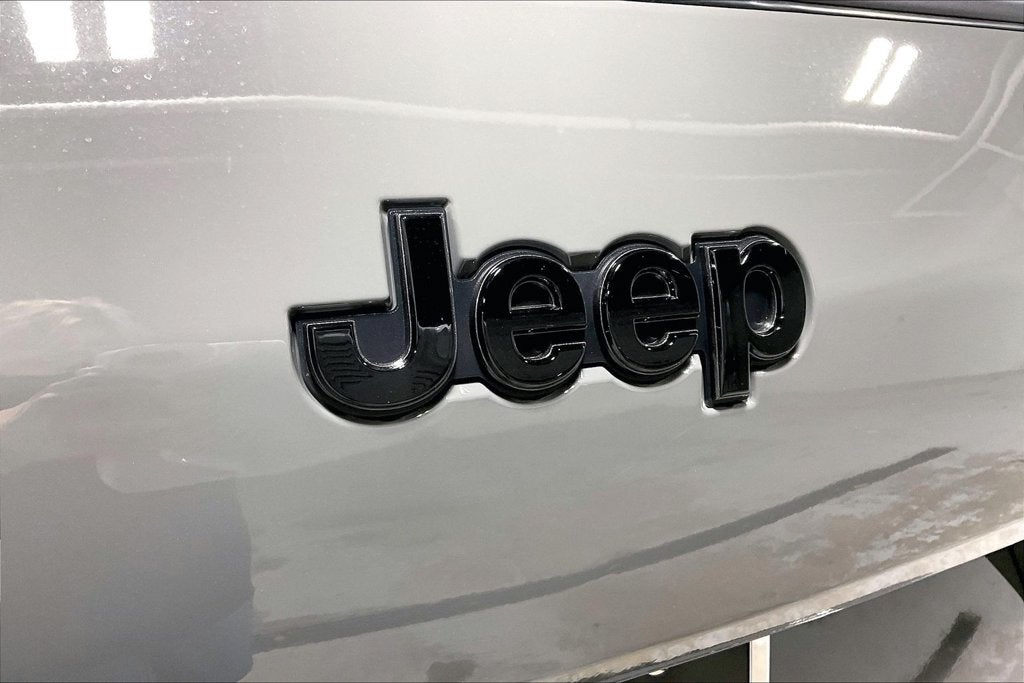2027 Jeep Grand Cherokee GRAND CHEROKEE L LAREDO ALTITUDE 4X2