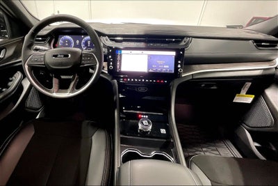 2027 Jeep Grand Cherokee GRAND CHEROKEE L LAREDO ALTITUDE 4X2