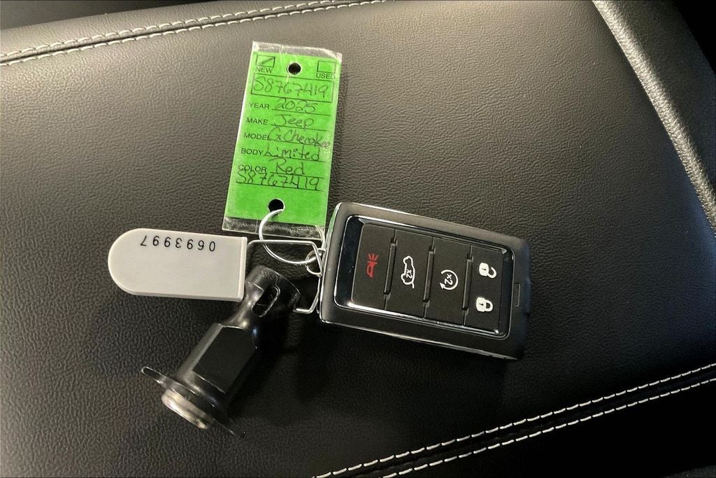 2025 Jeep Grand Cherokee GRAND CHEROKEE L LIMITED 4X2