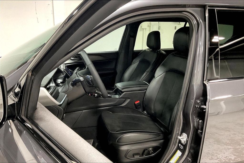 2025 Jeep Grand Cherokee L Altitude X 4x4