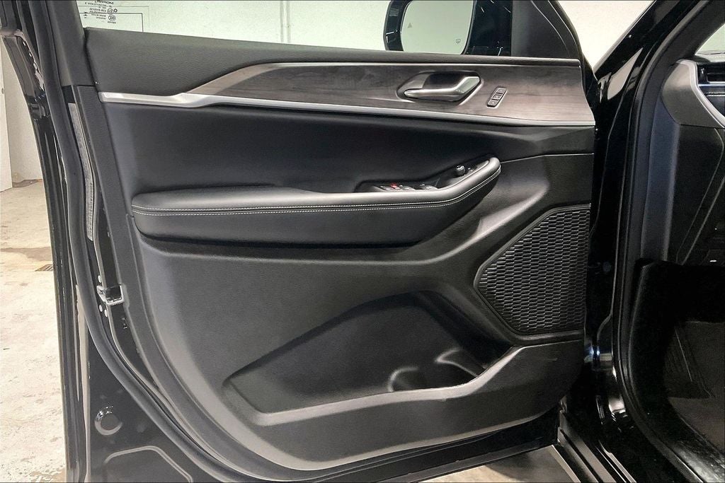 2025 Jeep Grand Cherokee L Limited 4x4