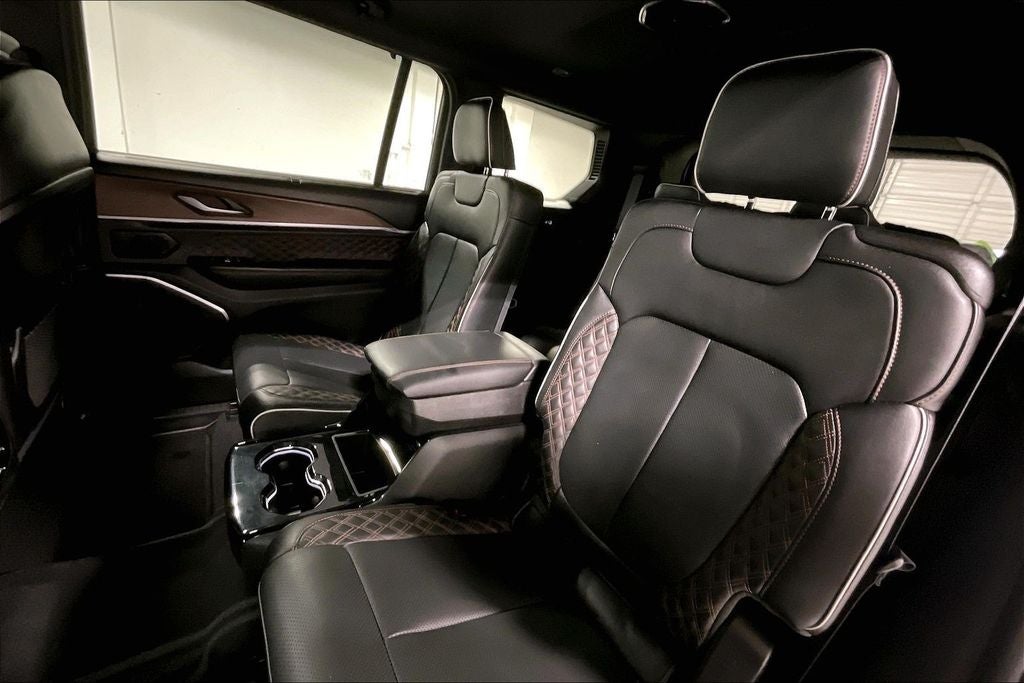 2023 Jeep Grand Cherokee L Summit 4x4