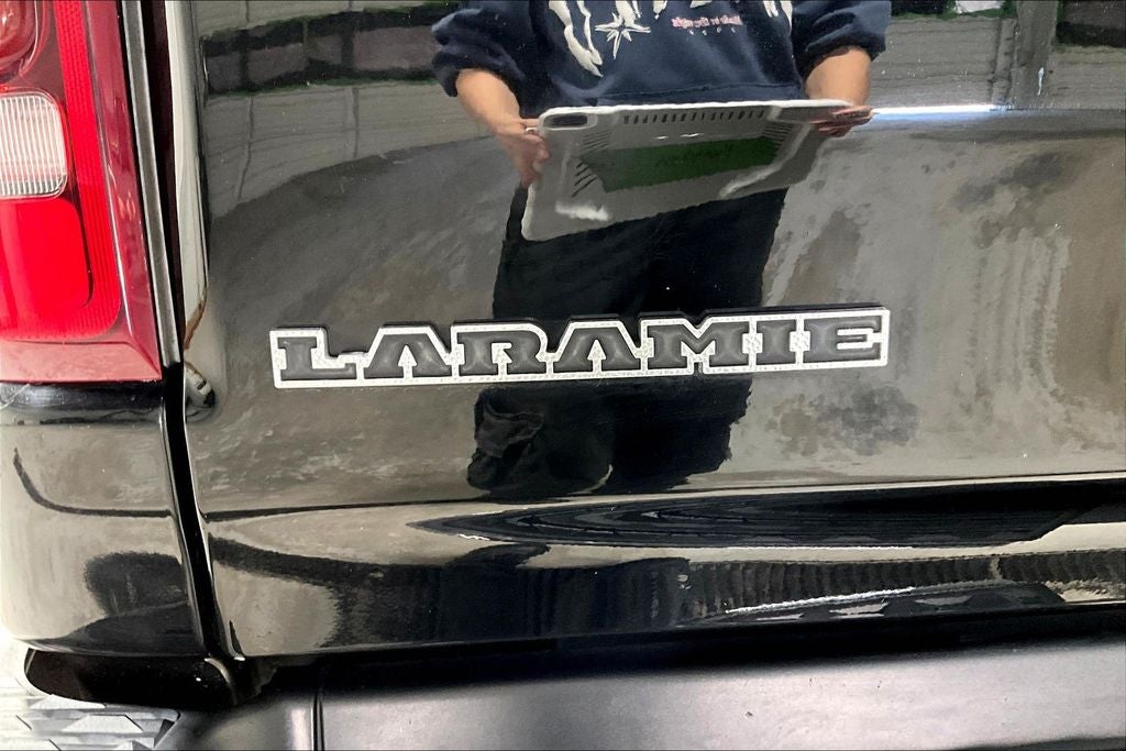 2022 RAM 1500 Laramie Crew Cab 4x4 5'7' Box