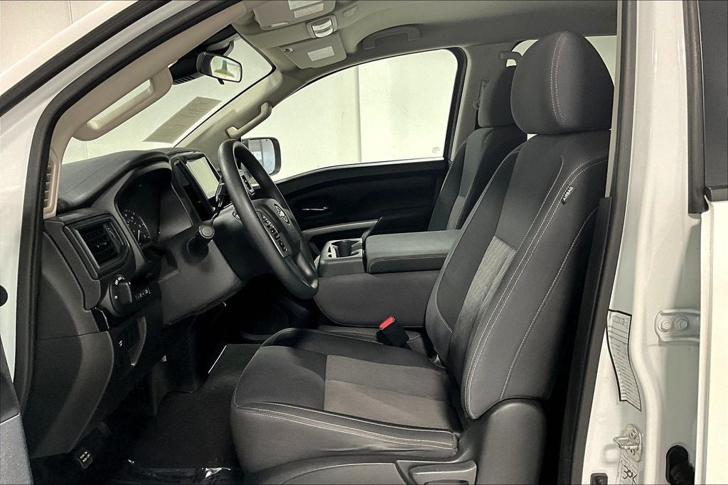 2023 Nissan TITAN Crew Cab SV 4x2