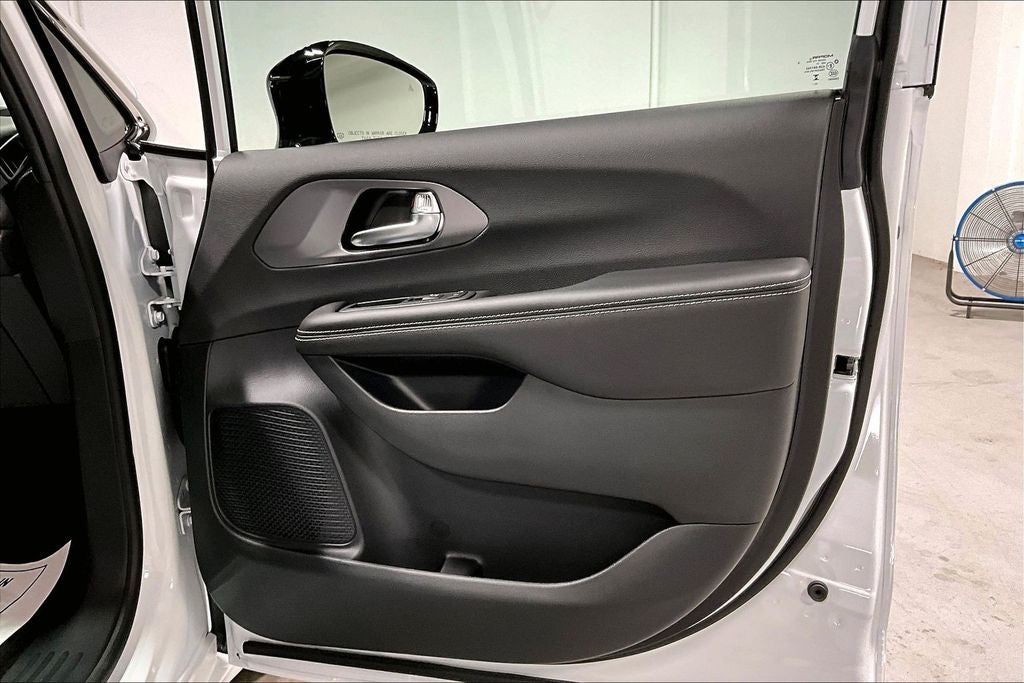 2026 Chrysler Voyager VOYAGER LX