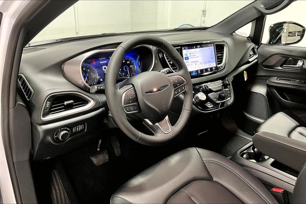 2026 Chrysler Voyager VOYAGER LX