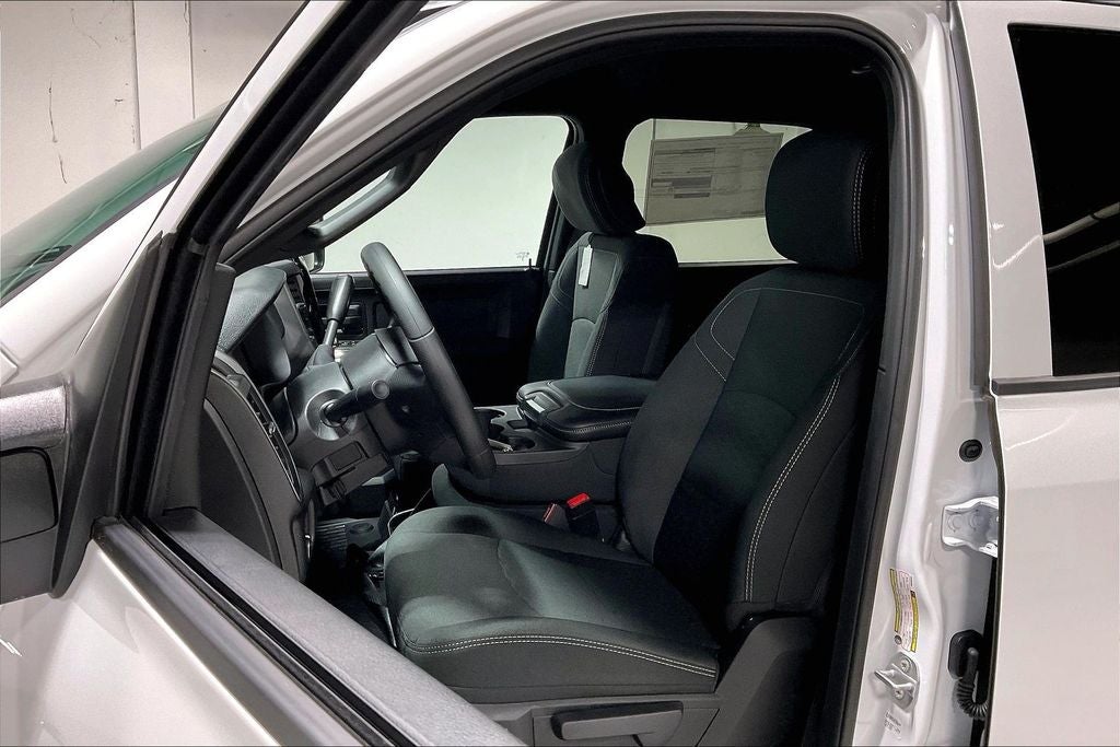 2027 RAM Ram 3500 RAM 3500 TRADESMAN CREW CAB 4X4 6'4' BOX
