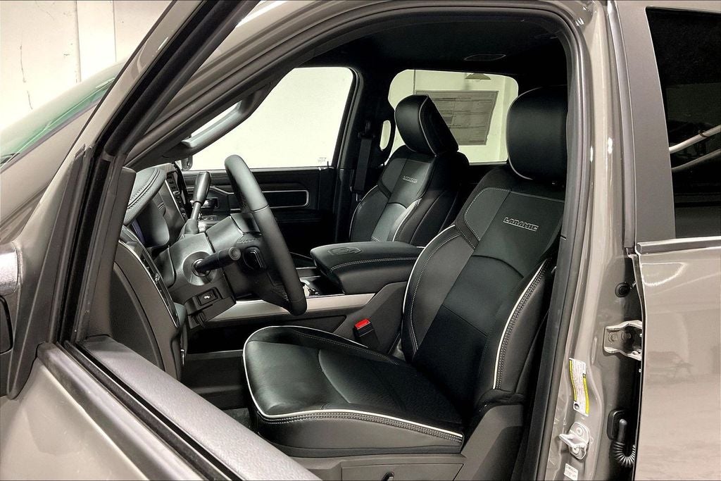 2027 RAM Ram 3500 RAM 3500 LARAMIE CREW CAB 4X4 8' BOX