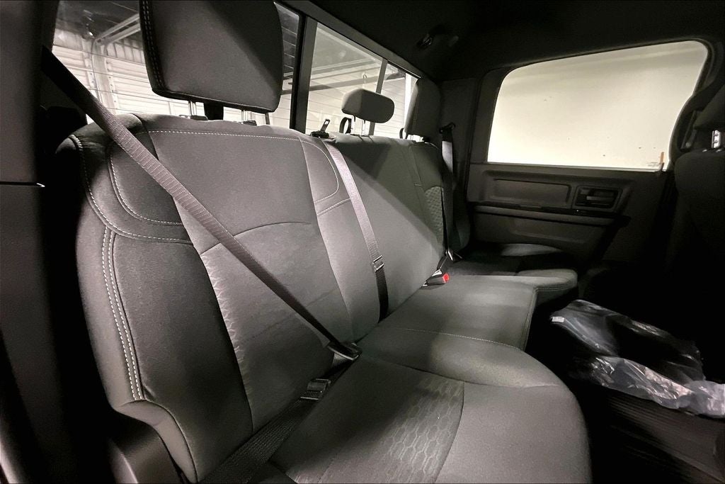2027 RAM Ram 2500 RAM 2500 BLACK EXPRESS CREW CAB 4X4 6'4' BOX