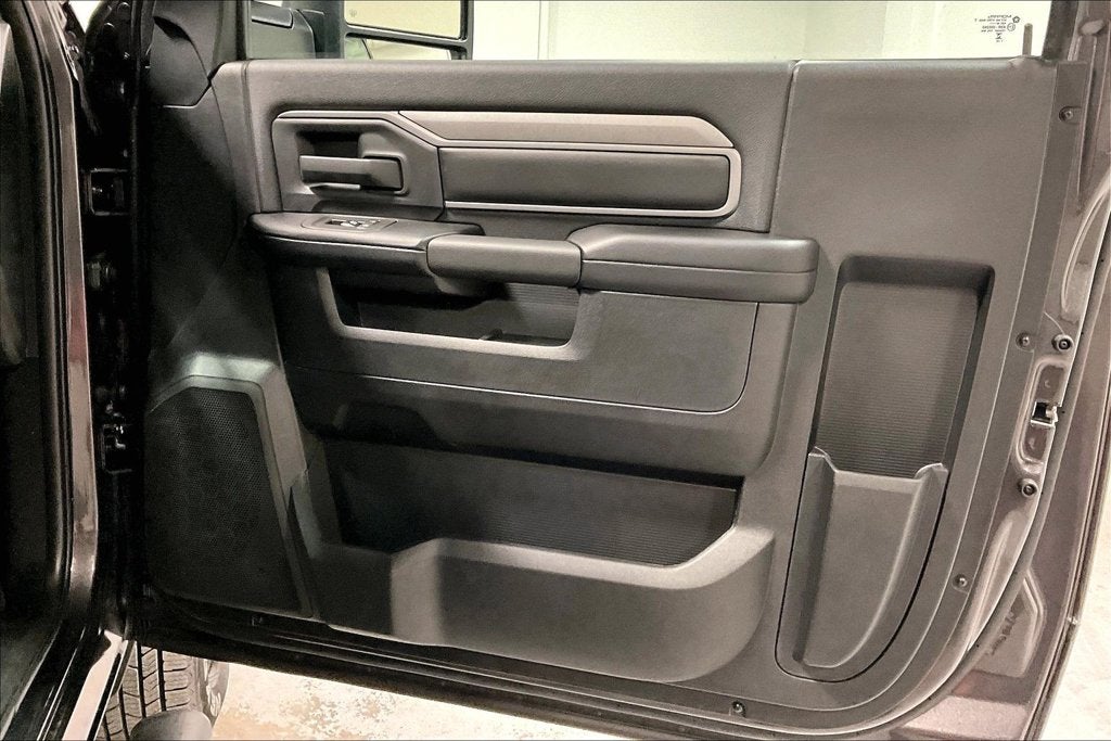 2027 RAM Ram 3500 RAM 3500 TRADESMAN REGULAR CAB 4X4 8' BOX