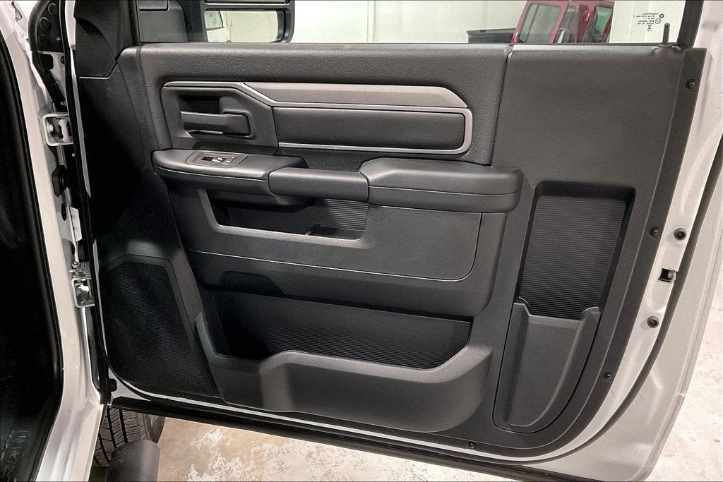 2027 RAM Ram 3500 RAM 3500 TRADESMAN REGULAR CAB 4X4 8' BOX