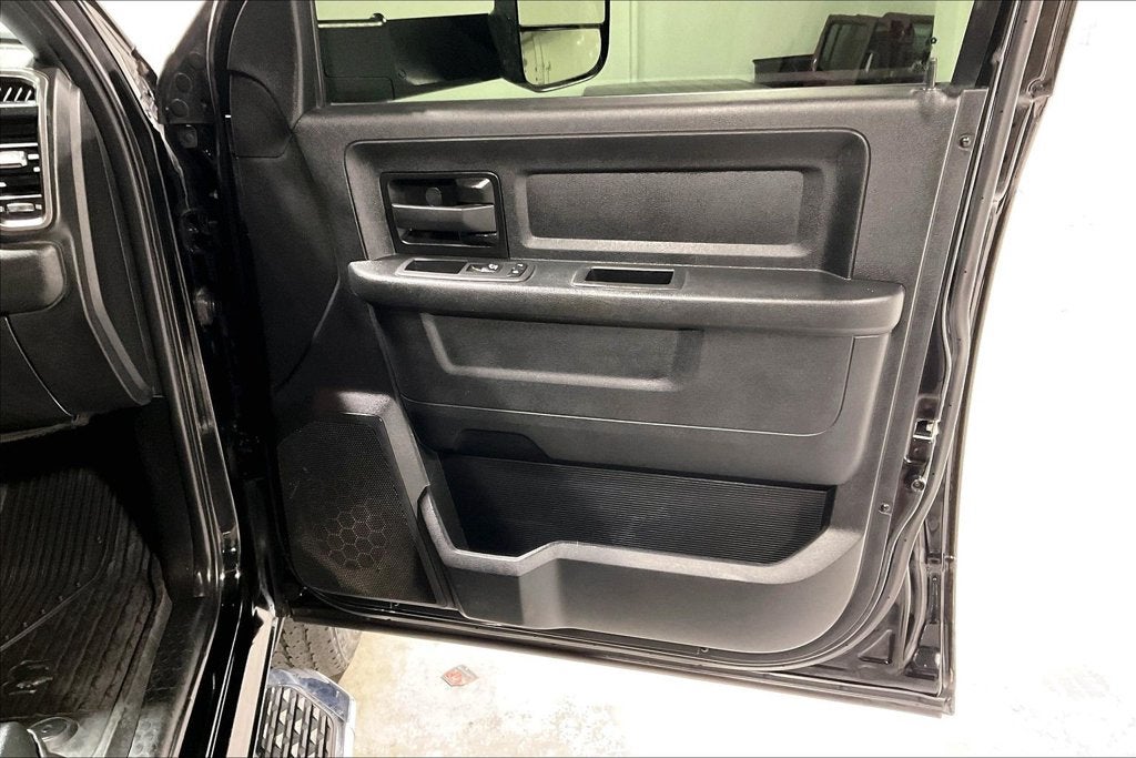 2022 RAM 3500 Tradesman Crew Cab 4x4 8' Box