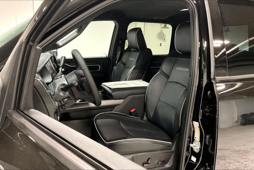 2026 RAM Ram 3500 RAM 3500 LARAMIE CREW CAB 4X4 8' BOX