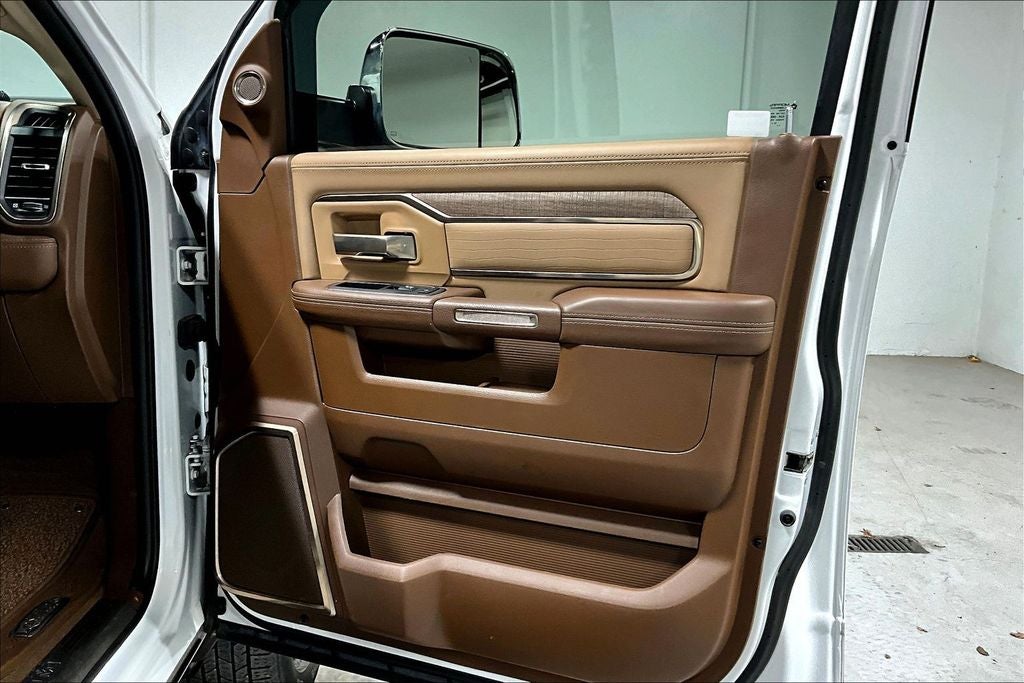 2020 RAM 3500 Laramie Longhorn Crew Cab 4x4 8' Box