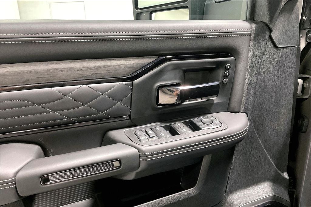 2027 RAM Ram 3500 RAM 3500 LIMITED MEGA CAB 4X4 6'4' BOX