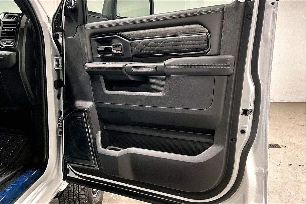 2026 RAM Ram 3500 RAM 3500 LIMITED MEGA CAB 4X4 6'4' BOX